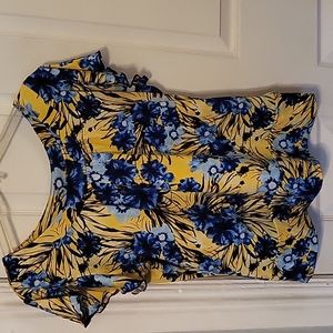 Bleeker & McDougal Petite L floral Round Neck Ruffle Sleeve Top